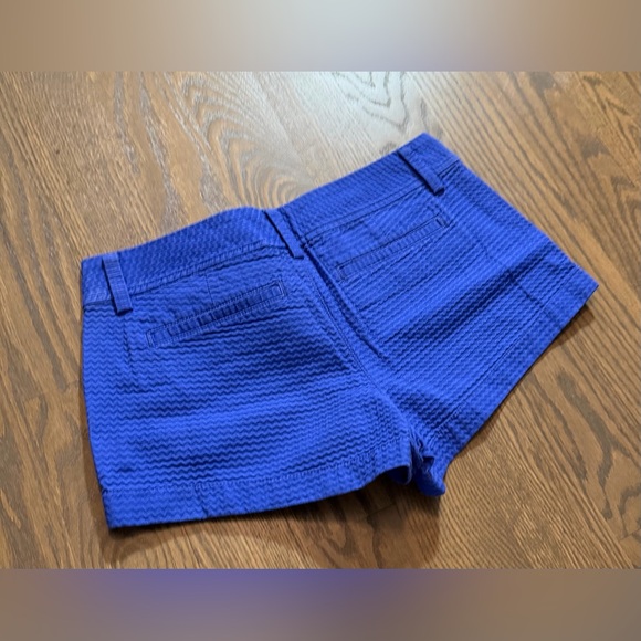 Lilly Pulitzer Vibrant Women's Shorts - Picture 3 of 5